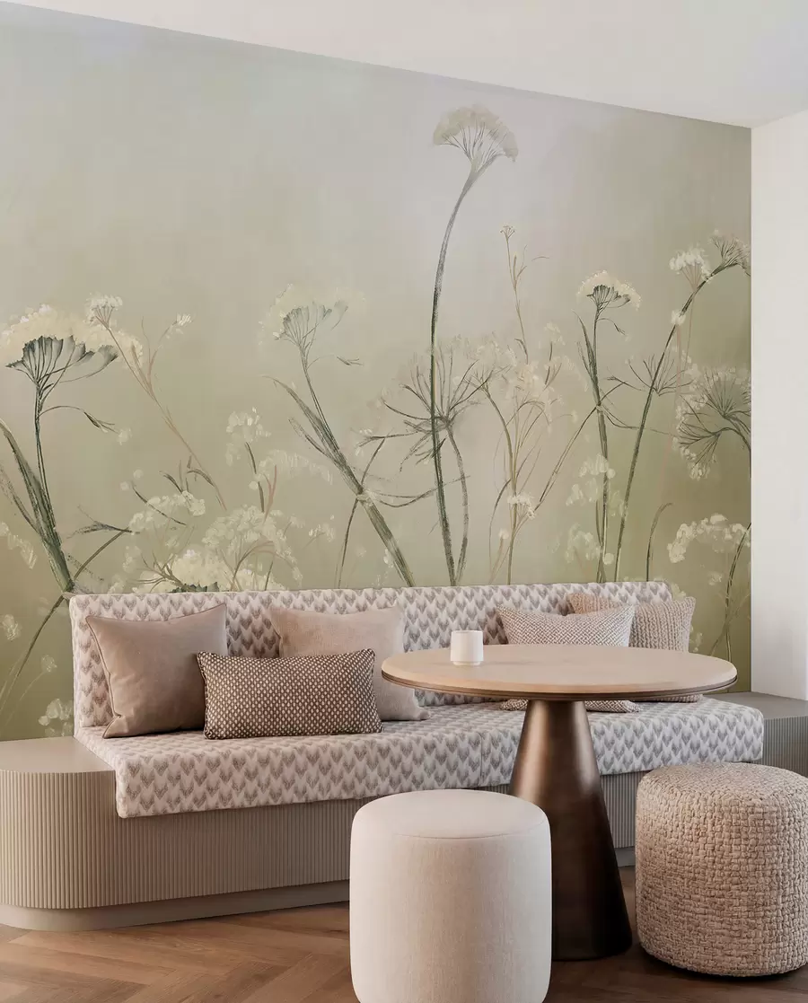 murales de pared Flores silvestres blancas en un campo brumoso con un fondo sepia suave y borroso w00903v1