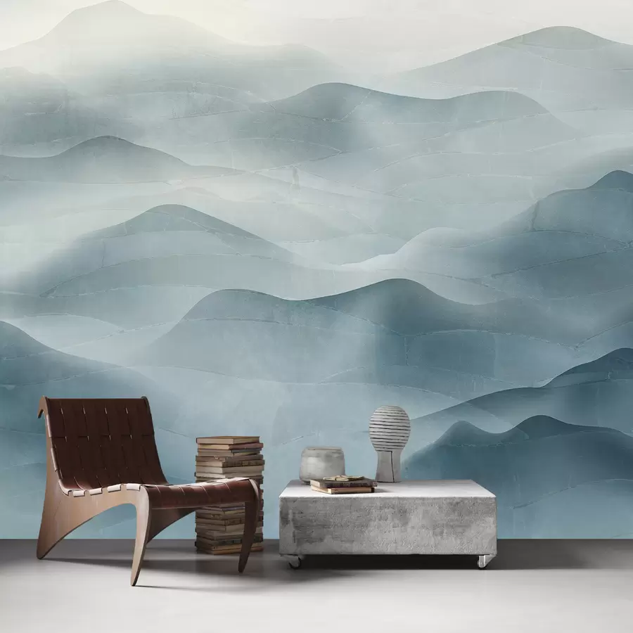 murales de pared Paisaje de montaña con colinas y niebla que crean una escena serena y atmosférica. w01254