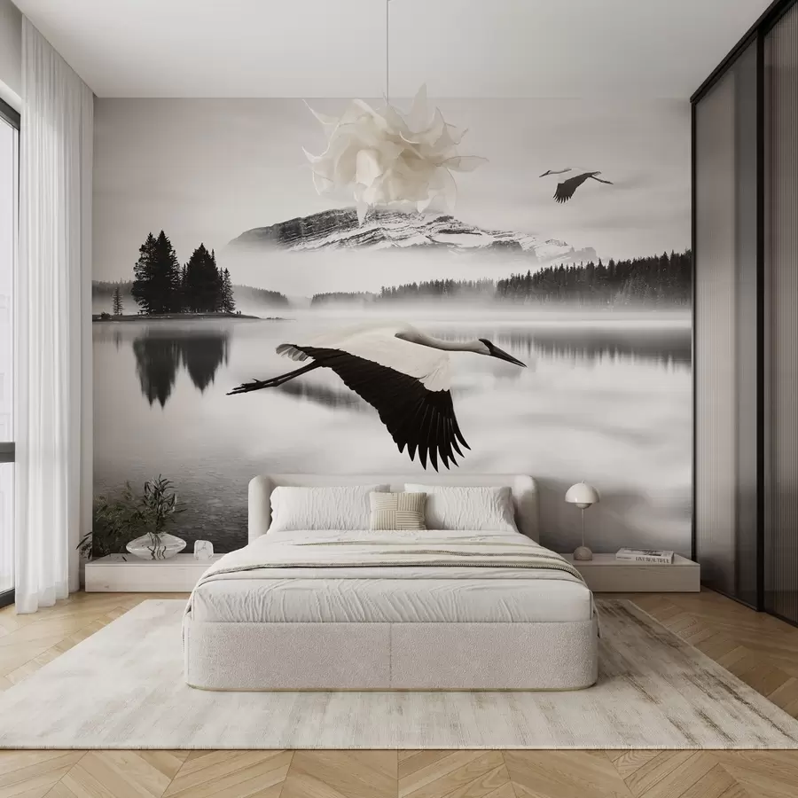 murales de pared Una cigüeña en vuelo sobre un río y montañas, paisaje en blanco y negro con aves w08658