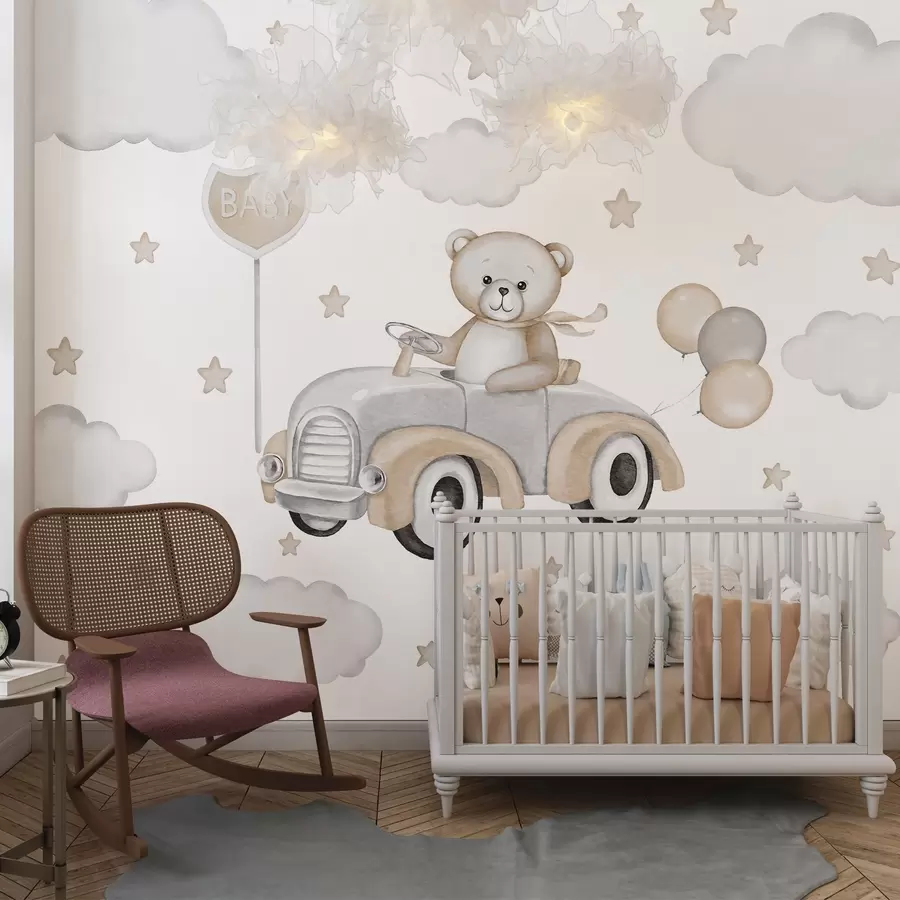 murales de pared Adorable ilustración de un osito de peluche conduciendo un coche de época entre nubes y estrellas w03382