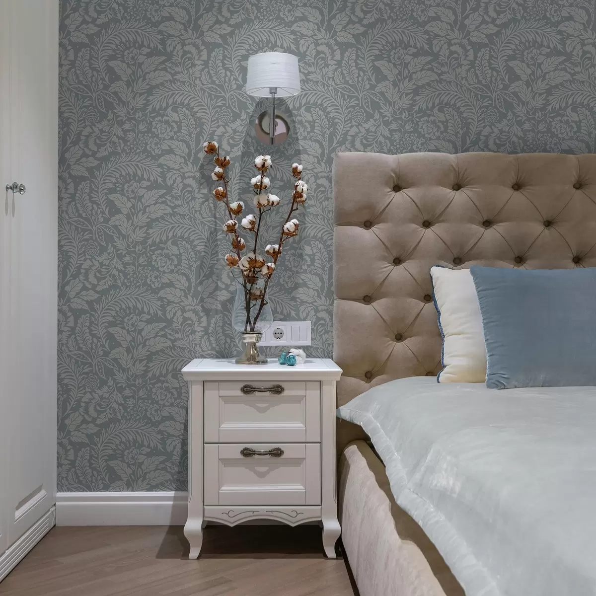 murales de pared Estampado floral monocromo sobre fondo gris azulado a00859