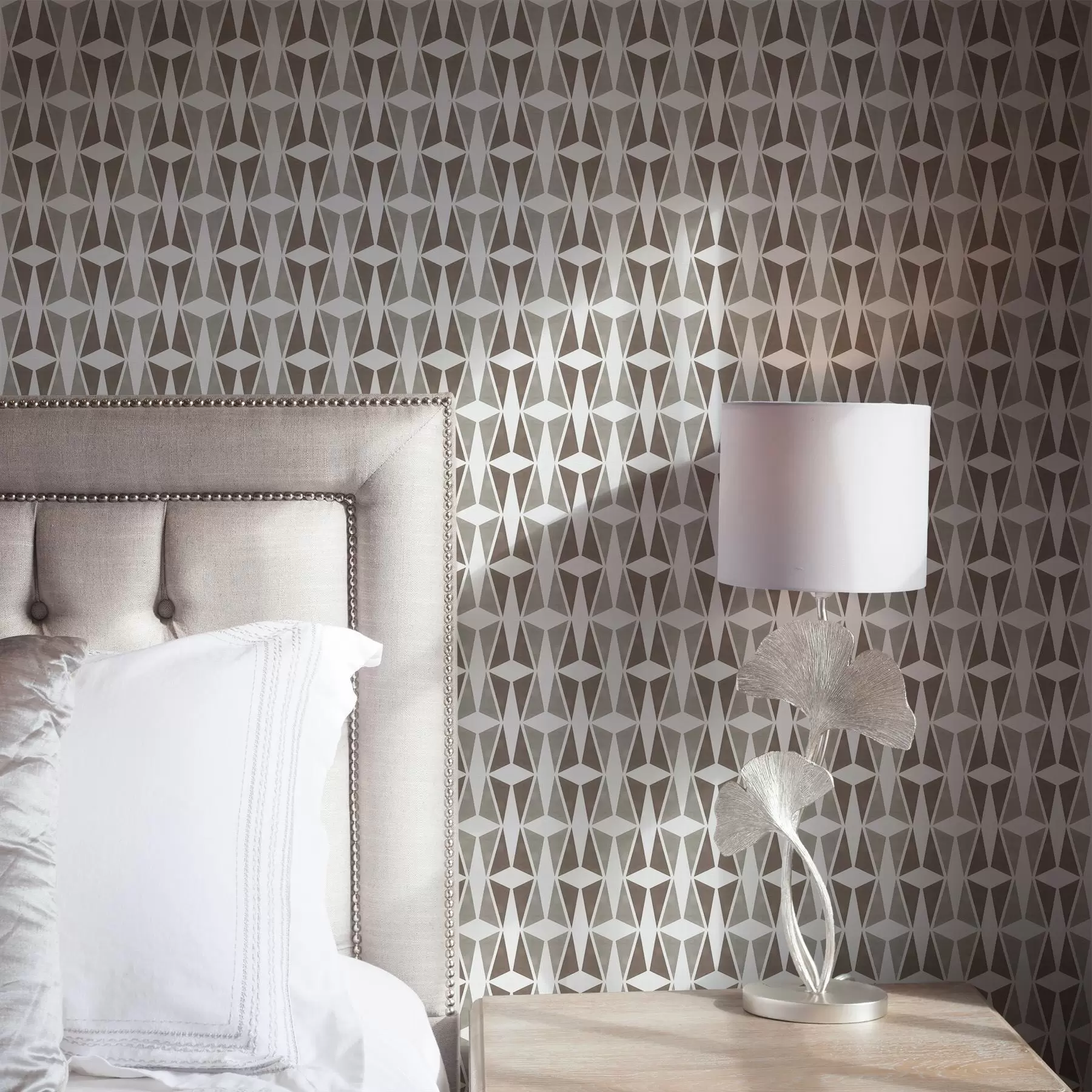 murales de pared Teselado de rombos en tonos gris topo y blanco, estilo de mediados de siglo a00905