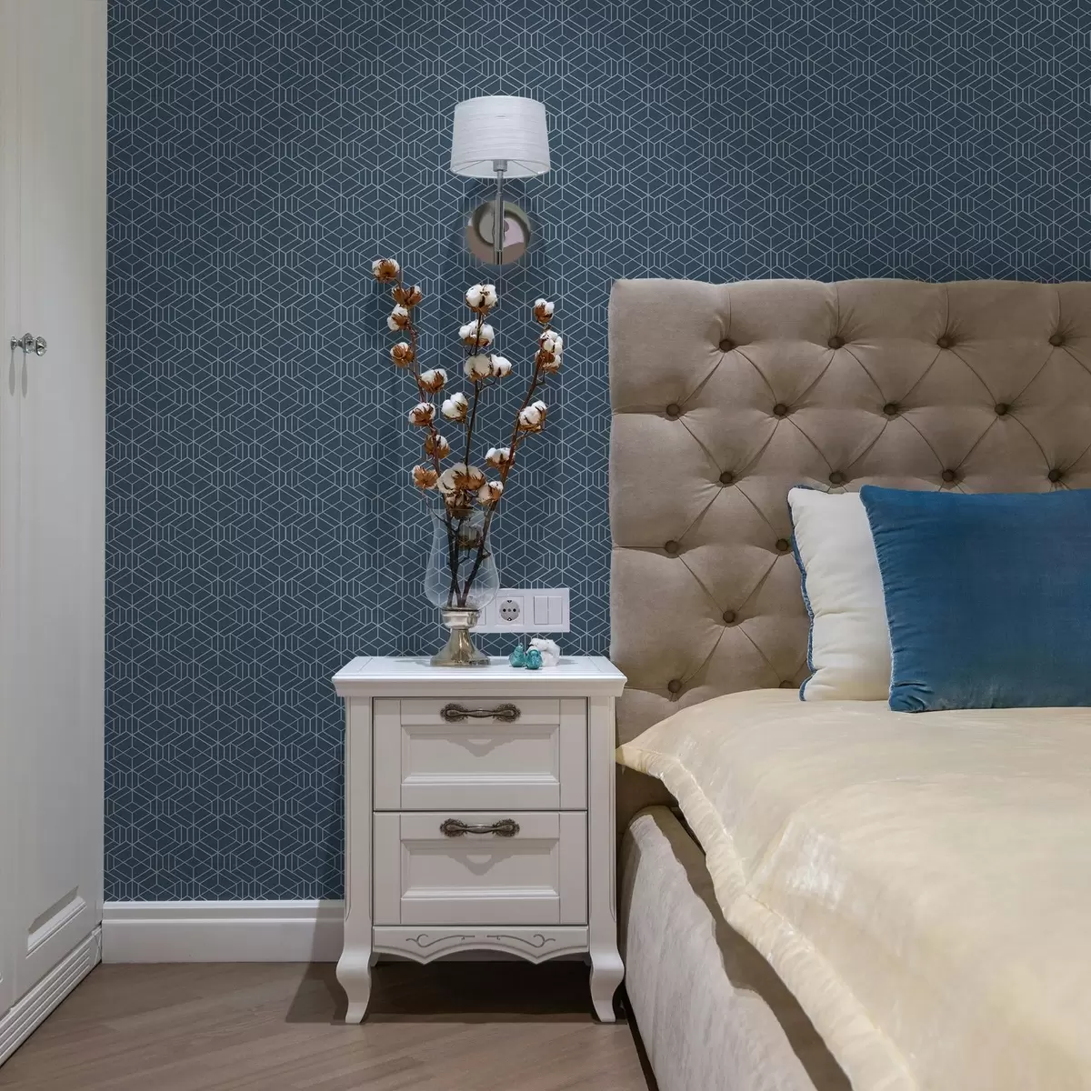 Papel pintado Fondo azul con cubos lineales blancos en una cuadrícula a01067v1