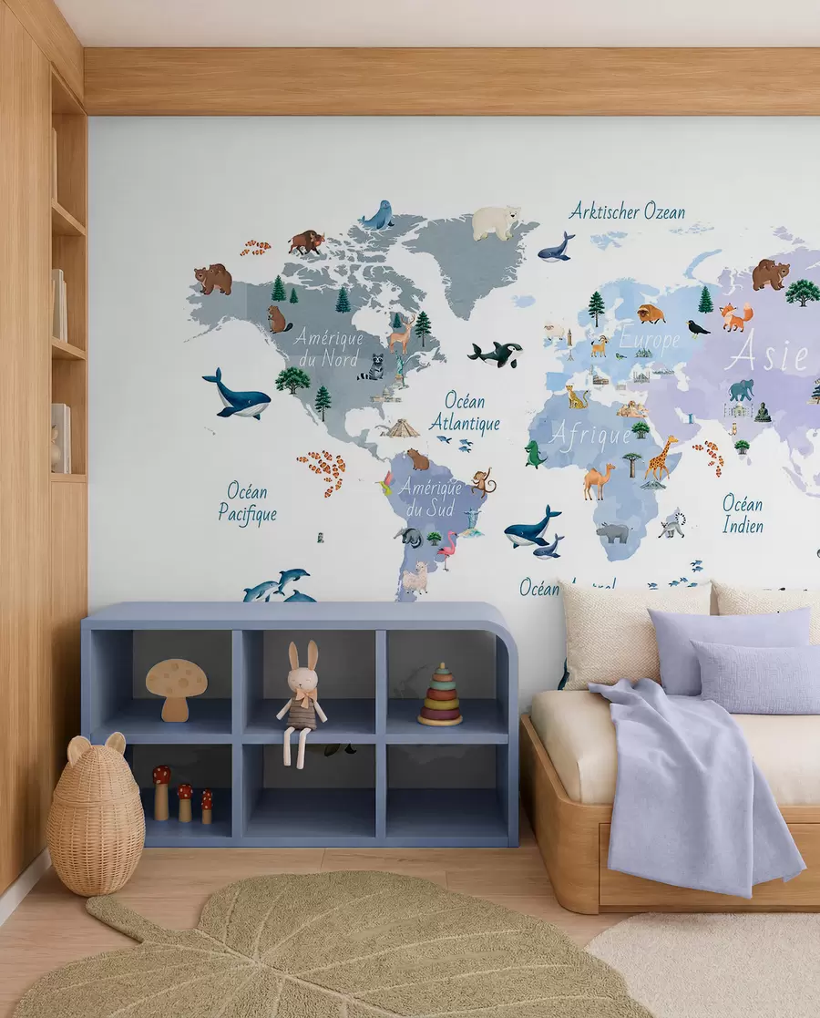 murales de pared Un mapa azul de estilo acuarela en el que aparecen animales, plantas y elementos arquitectónicos. Rótulos en francés c00009frv1